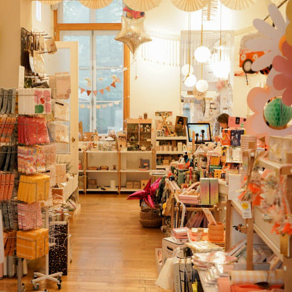 Photo de l'intérieur du party concept store, Happy Family, à Liège - coin ballons anniversaire