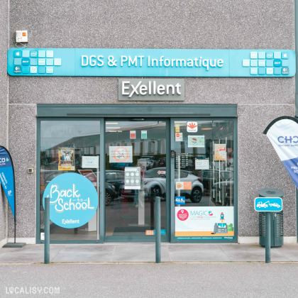 Devanture du magasin “DGS Informatique” à Saint-Georges-sur-Meuse. La façade est grise avec une enseigne bleue au-dessus de l’entrée. Plusieurs publicités et logos sont affichés sur les fenêtres et les murs, y compris des promotions “Back to School”.