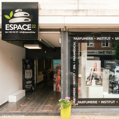 Façade du magasin Espace 22 à Ans, un institut de beauté et parfumerie.