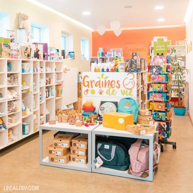 Intérieur du magasin Bébes Graines de Vie à Waimes – jouets, accessoires et produits pour bébés.