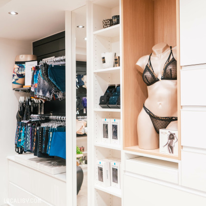 Sélection de lingerie fine et accessoires chez Caraco Lingerie à Malmedy.