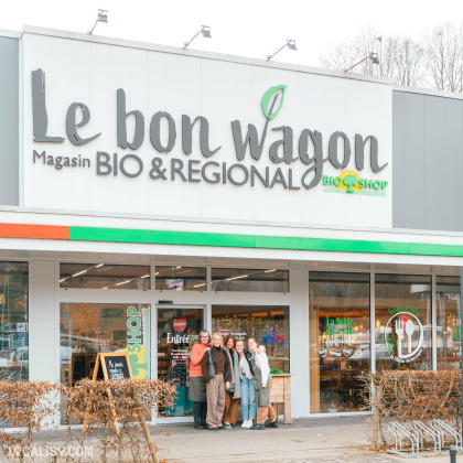 Façade extérieure du magasin d'alimentation bio Le Bon Wagon à Malmedy.