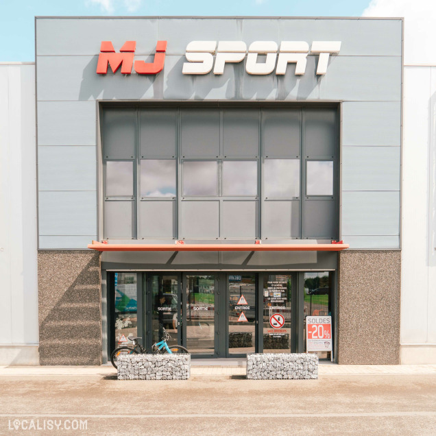 Façade extérieure du magasin MJ Sport à Rocourt avec le logo visible.