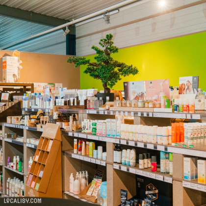 Espace cosmétiques naturels du magasin Bio Zen à Stavelot, offrant des produits respectueux de l'environnement.