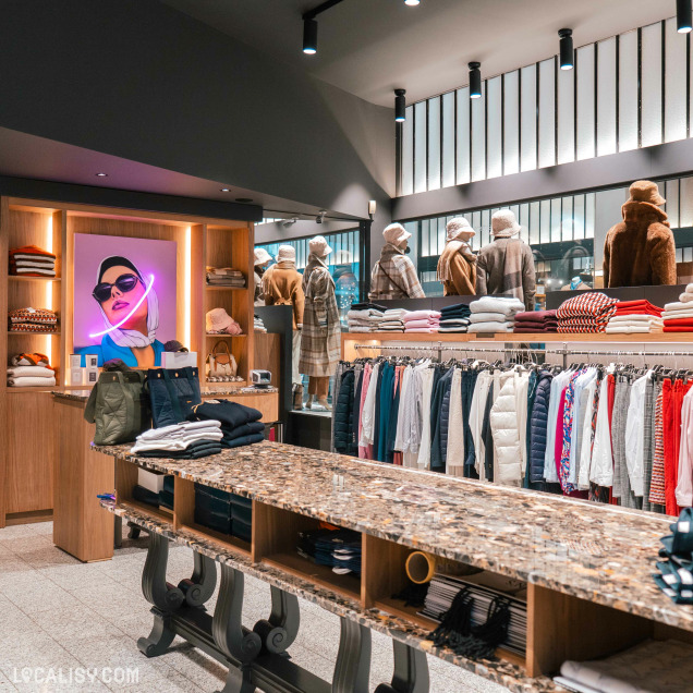 Intérieur chic du magasin Greven’s à Liège, présentant des collections d’hiver.