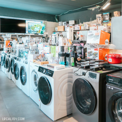 Électroménagers en exposition au magasin Home Destock à Herstal.