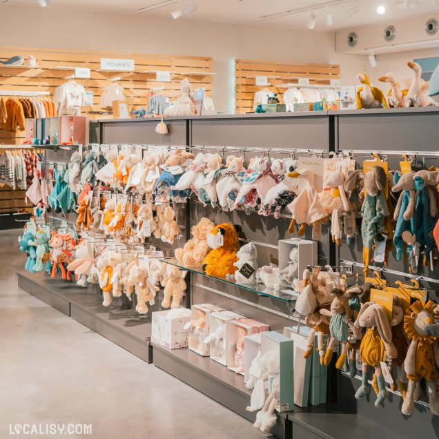 Rayon de jouets et doudous pour bébés chez Bébé Wadou à Malmedy.