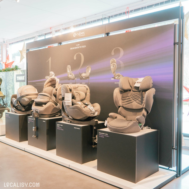 Présentation des sièges auto dans le magasin de bébés Bébé Wadou à Malmedy.