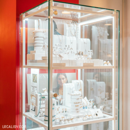 Bijoux exposés dans la bijouterie Hacour à Seraing.