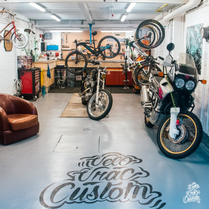 Atelier de customisation de vélos et motos chez Velo Vrac Custom à Grivegnée.