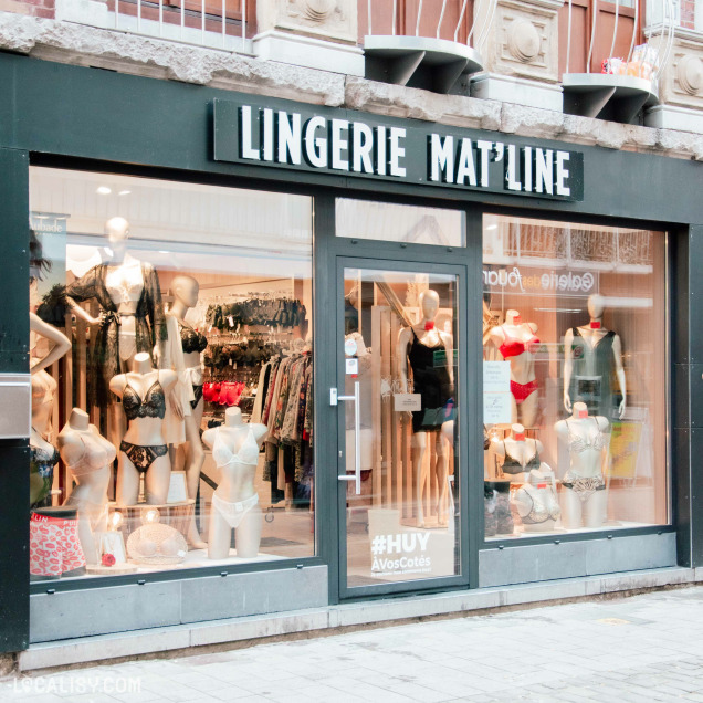 Devanture élégante du magasin de lingerie Mat'line à Huy, mettant en avant des ensembles raffinés en vitrine.